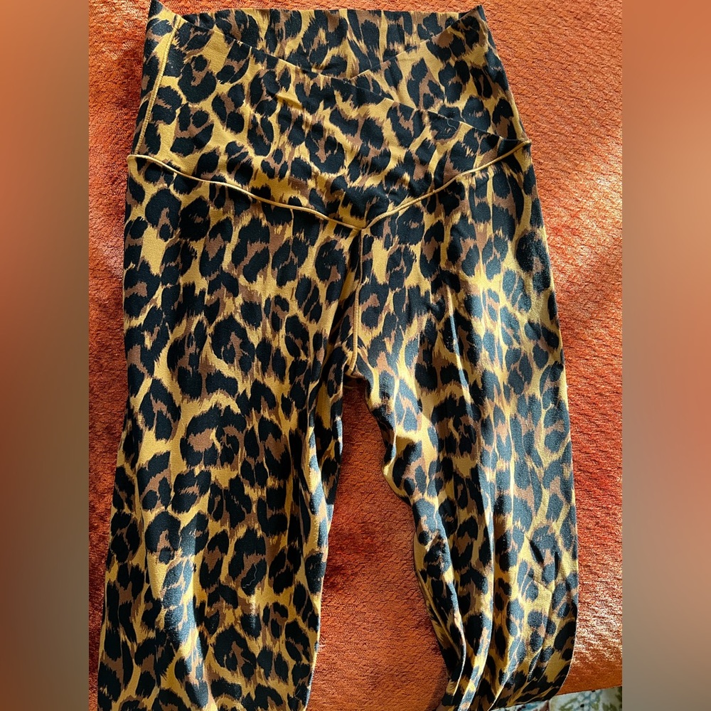 Offline by aerie leopard 7/8 leggings